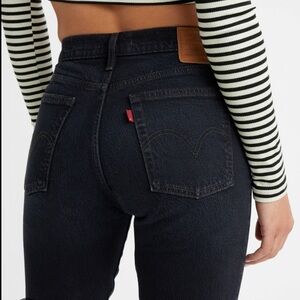 Levi’s black wedgie straight size 29”